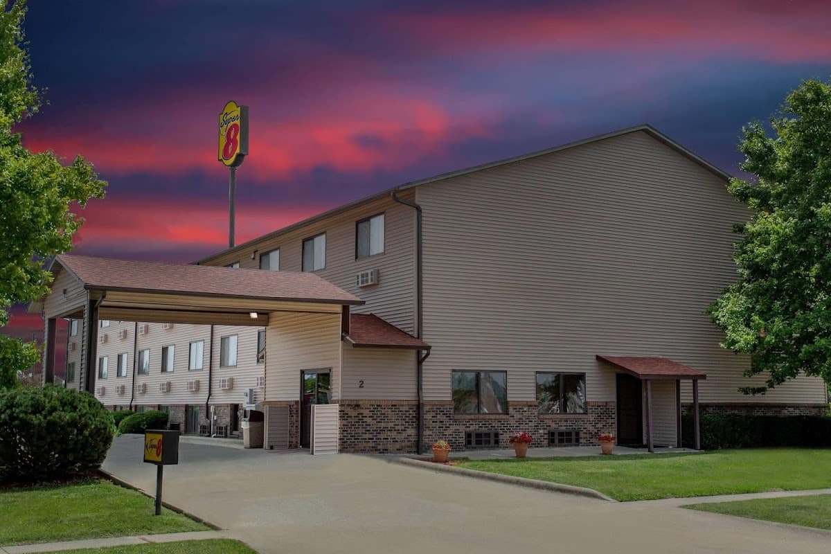 Super 8 by Wyndham Normal Bloomington, Hotel in Normal