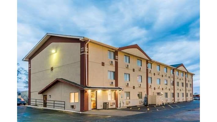 Super 8 by Wyndham Bloomington/Normal, Hotel in Normal