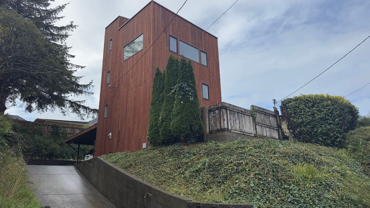 North Bend Tower House Airbnb, Hotel in North Bend