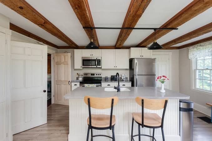 Apartment Sized Unit-w/full kitchen, farm setting Unit 1- Abbott Brook Inn, Hotel in North Berwick