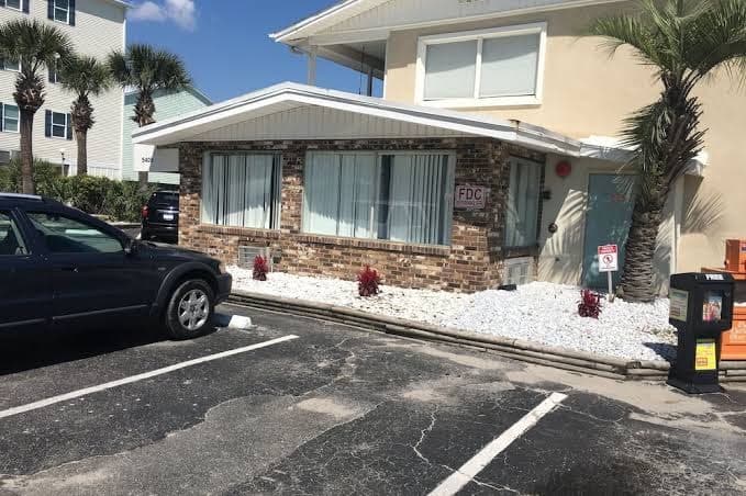 Vintage motel renovated into condos, Motel in Little River