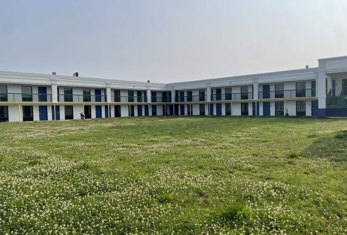 Days Inn & Suites by Wyndham York, Hotel in North York