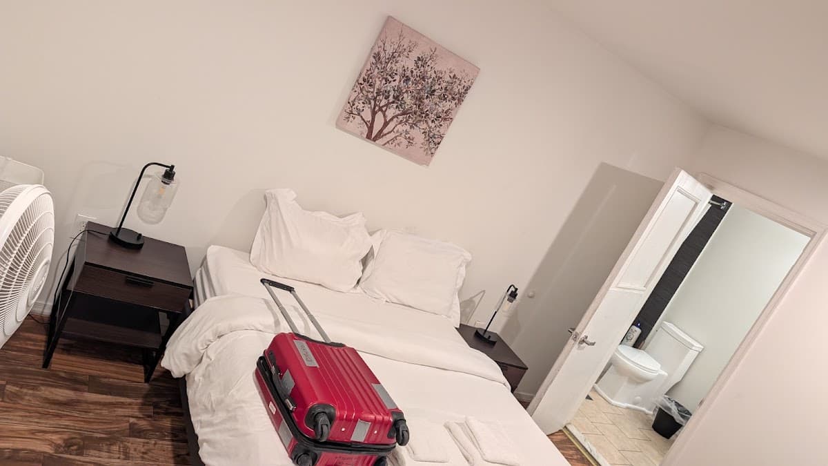 Alina & Fanny - Philadelphia Convention Center, Hostel in Center City