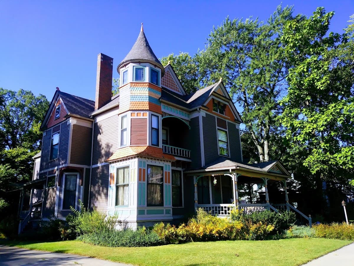 Innisfree Bed & Breakfast, Hotel in South Bend