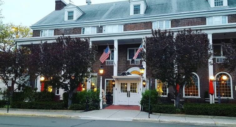 Lowell Inn - Hotel & Restaurant, Hotel in Oak Park Heights