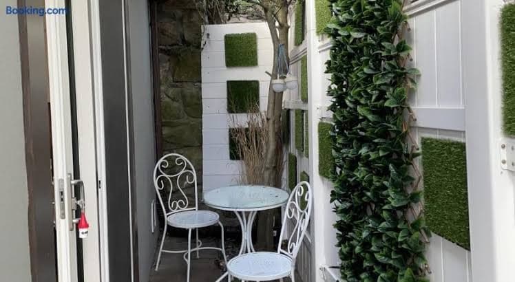 California guest house - Entire Place, Holiday Home in Cos Cob