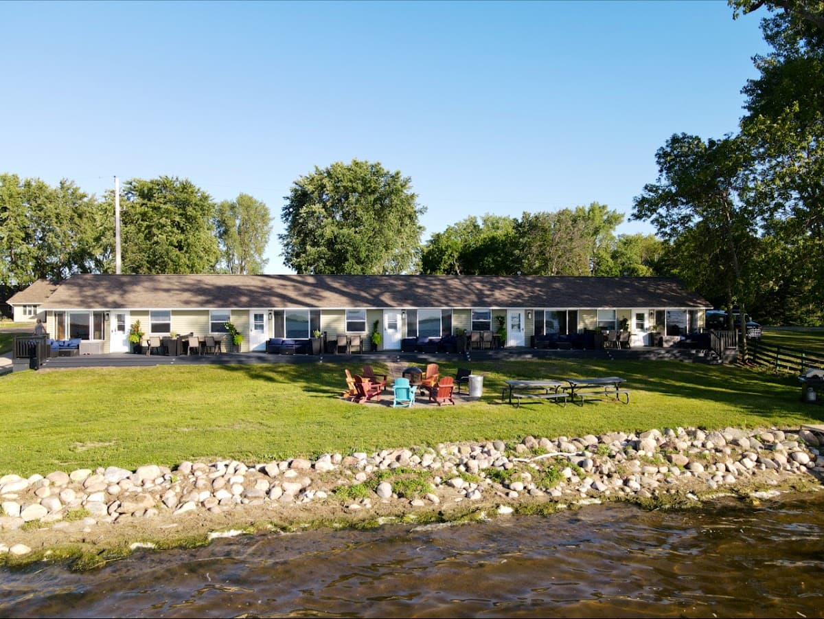 Rizzy's on the Lake, Resort in Osakis