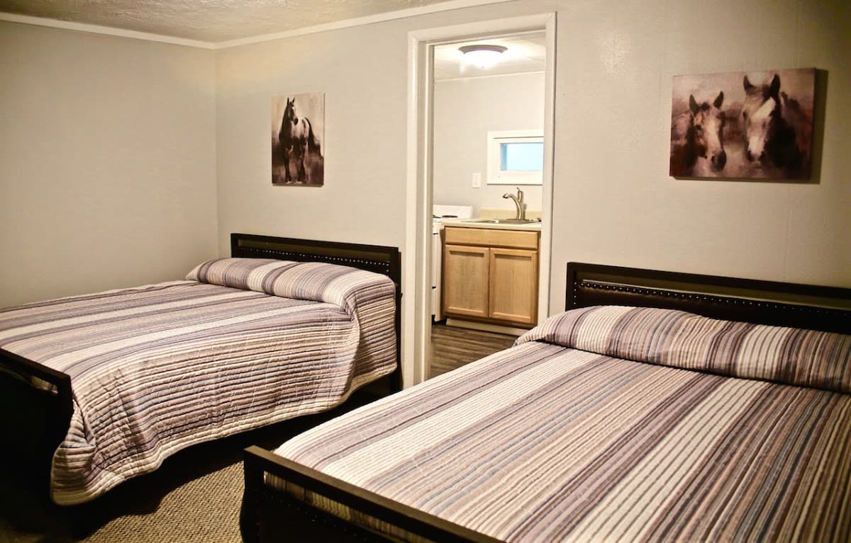 Molly B Damm Motel, Motel in Osburn