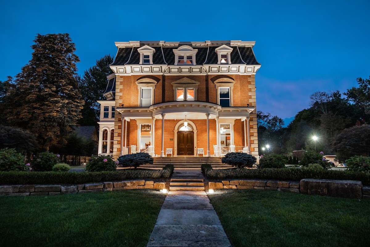 Steele Mansion Inn & Gathering Hub, Hotel in Painesville