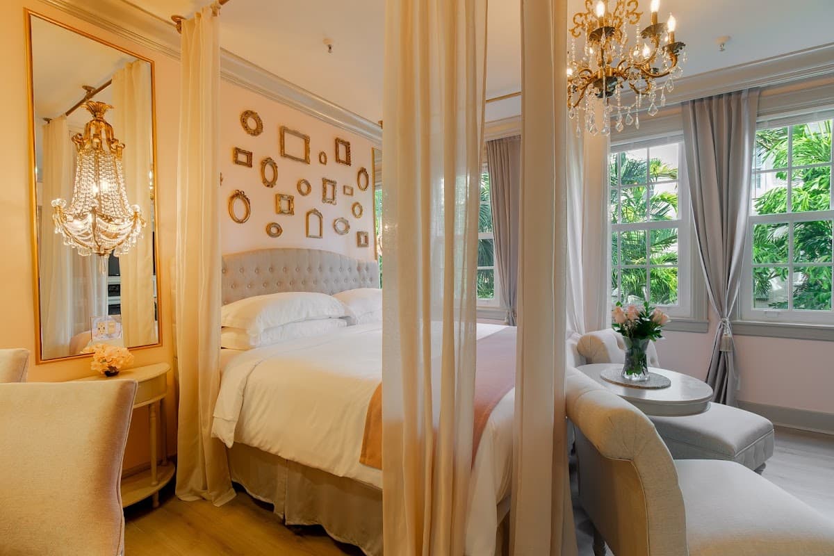 Hemingway Suites Palm Beach, Holiday Home in West Palm Beach