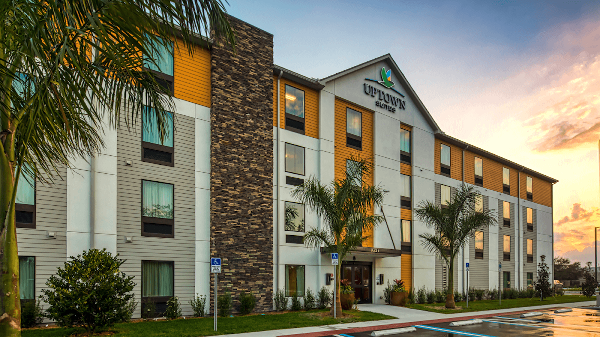 Uptown Suites Extended Stay Tampa FL - Riverview, Aparthotel in Progress Village