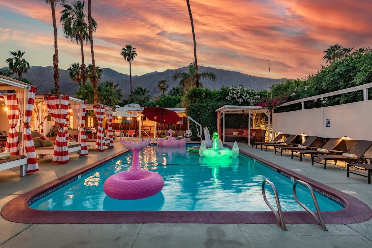 Float Palm Springs, Hotel in Palm Springs