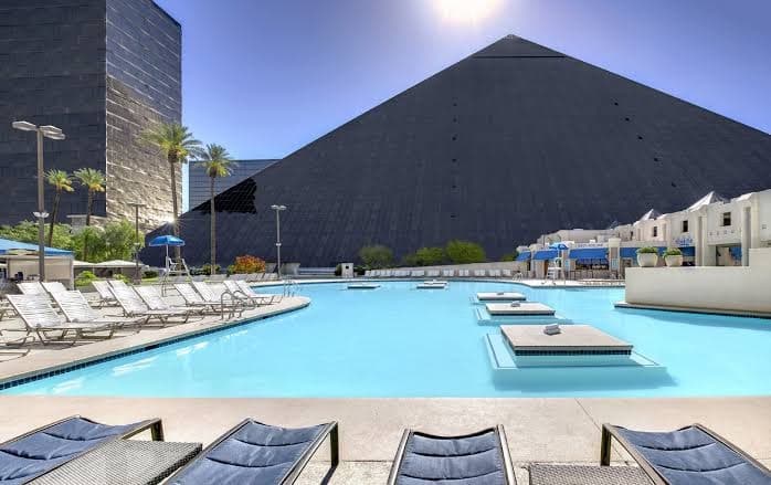 Luxor Hotel & Casino, Hotel in Paradise