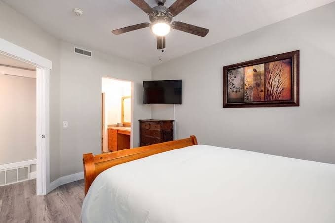 Cozy Hotel Suite One Block from Main Street and Town Lift, Hotel in Park City