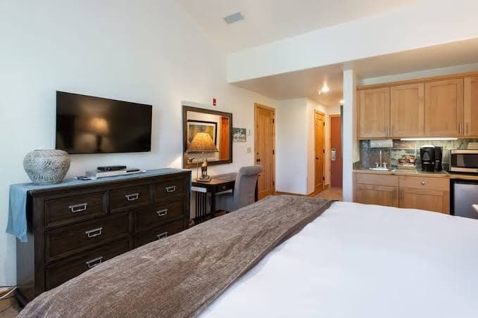 Hotel Room - The Lodges at Deer Valley, Hotel in Park City