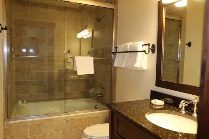Junior King Suite 1 Bedroom Hotel Room by RedAwning, Hotel in Park City