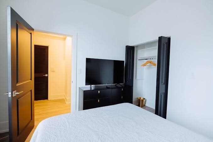 Luxury Stay on UChicago Campus 11 min walk to hospitals, Hotel in Parkway Garden Homes