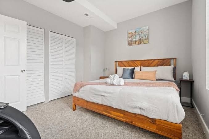 Spacious 3BR Family Stay w/ Central Air & Patio; Near Lakefront and UChicago, Hotel in Parkway Garden Homes