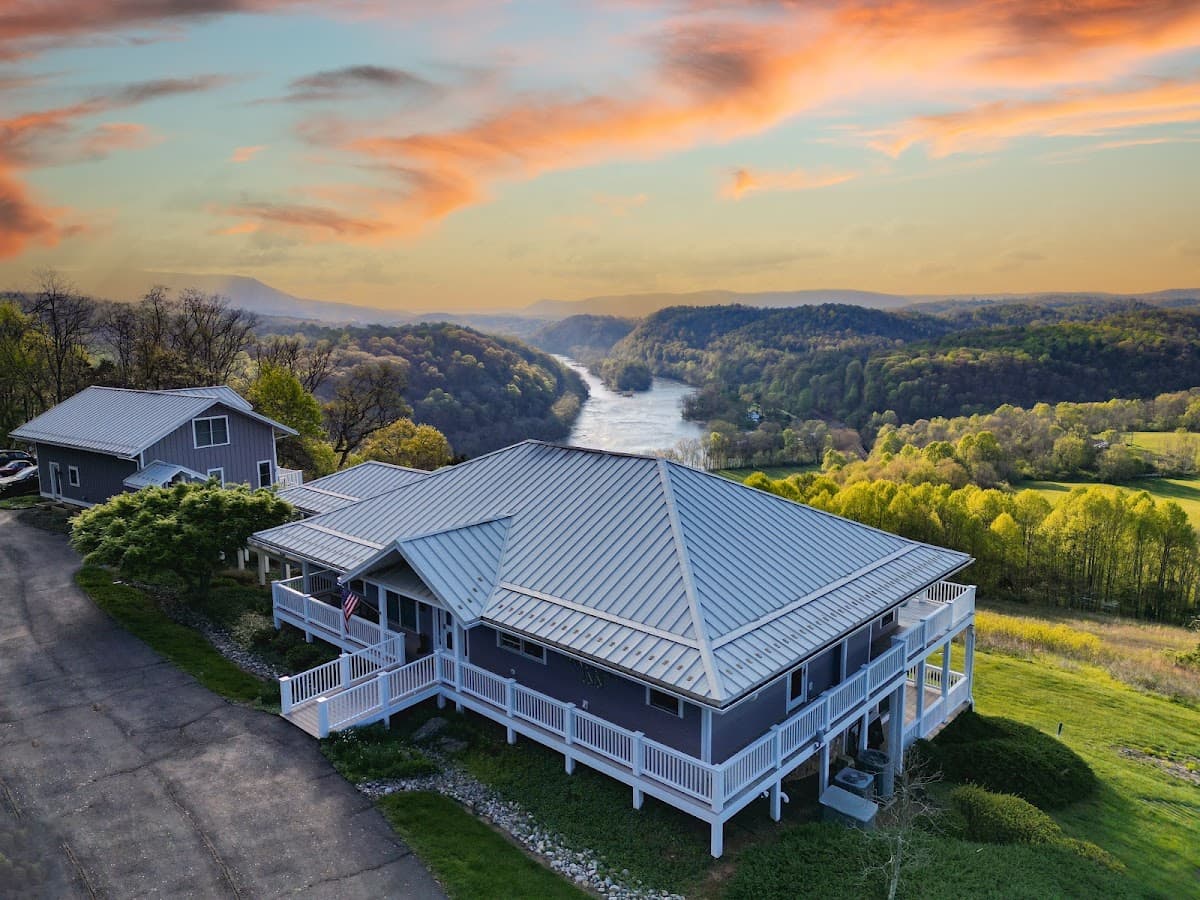 Lilly Valley Inn, Bed & Breakfast in Pearisburg