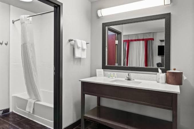 Quality Inn Suites Pearsall - King Room - Disability Access/Non Smoking, Hotel in Pearsall