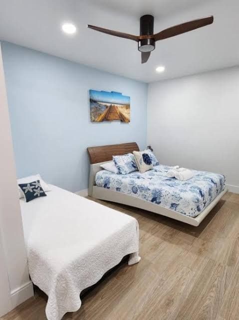 Private Quiet Retreat Near Hard Rock Stadium and Guitar Hotel - Deluxe Room, Hotel in Pembroke Pines