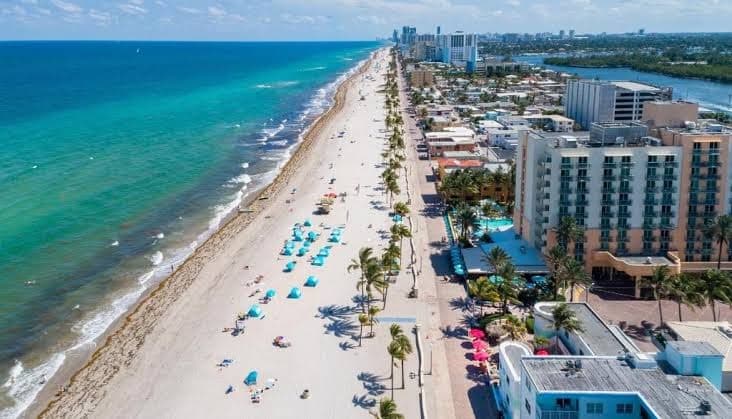 Casa Neisy Florida 10 minutes from Hollywood Beach and Hard Rock Hotel Casino Hollywood - Four-Bedroom House, Hotel in Pembroke Pines