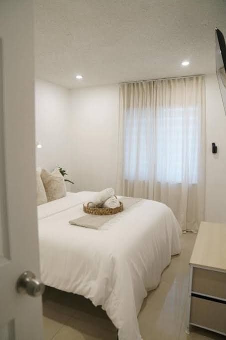 Comfy Retreat Near Guitar Hotel - One-Bedroom House, Hotel in Davie