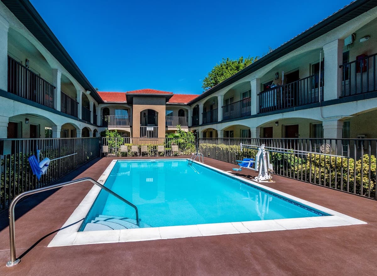 Red Roof Inn, Hotel in Sky Lake