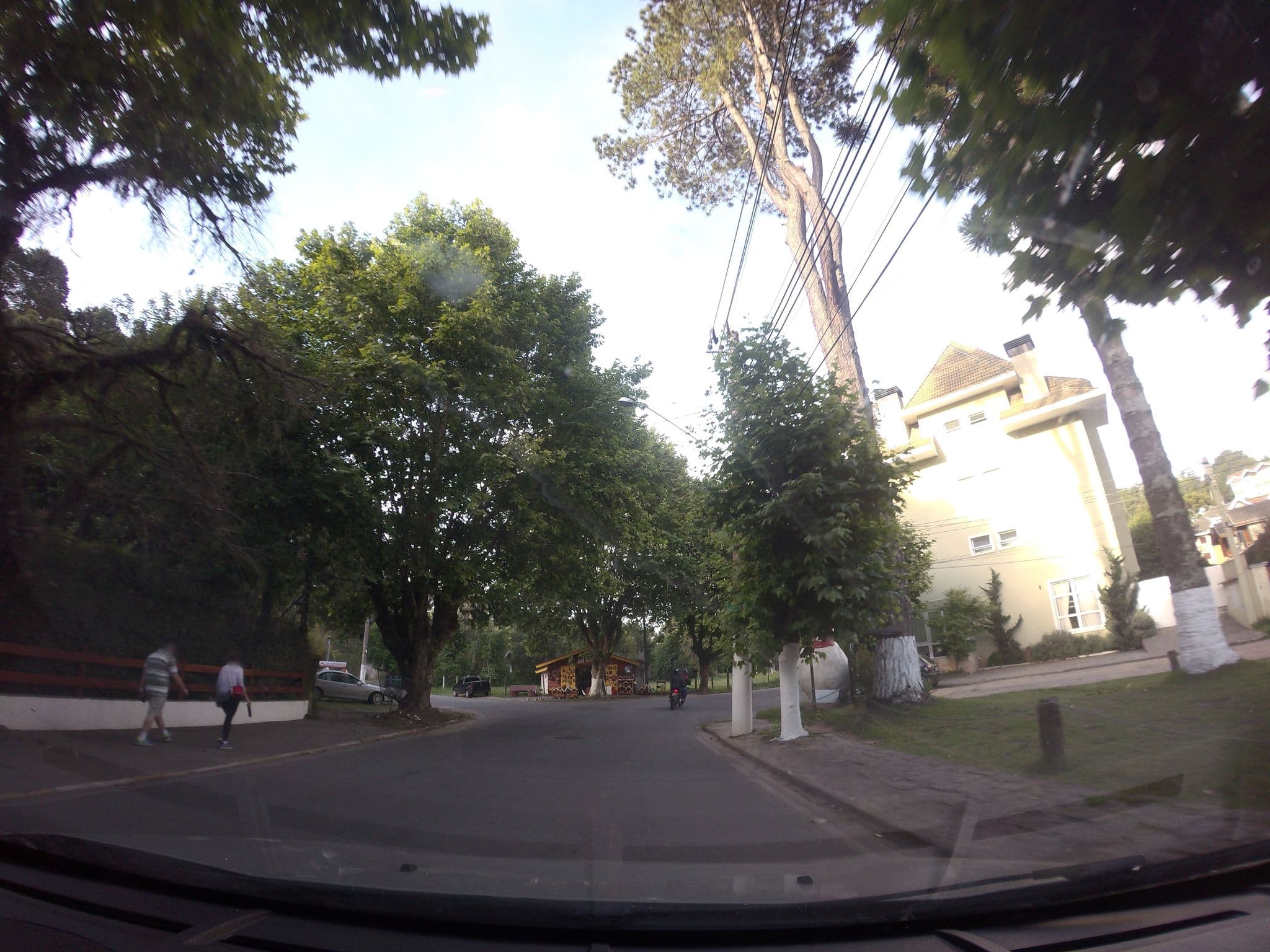 Street view near Pousada Annecy, Campos do Jordão — © andersoal (CC BY-SA · Mapillary)