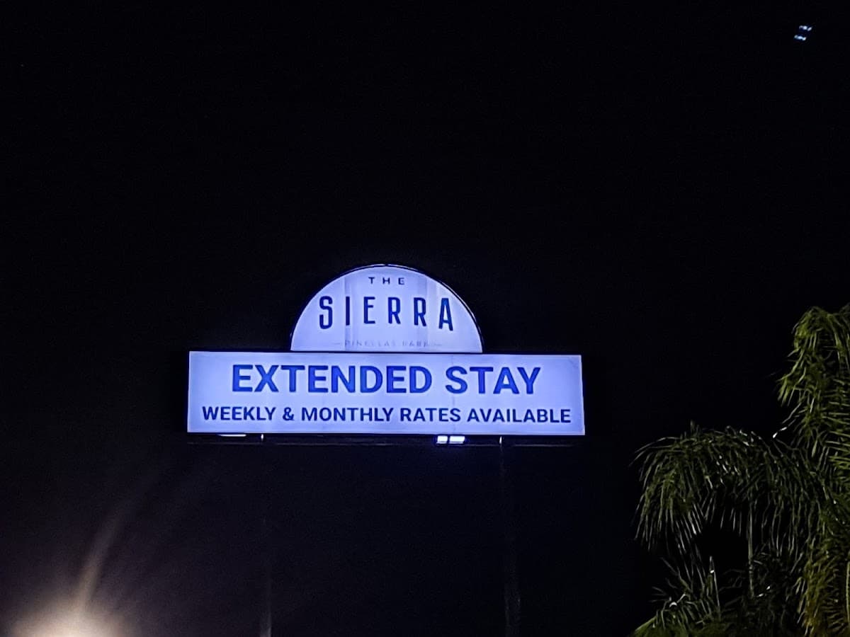 The Sierra Luxury Extended Stay Micro-Suites, Aparthotel in Pinellas Park