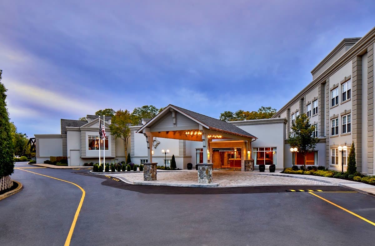 DelMonte Hotel Group, Hotel in East Rochester