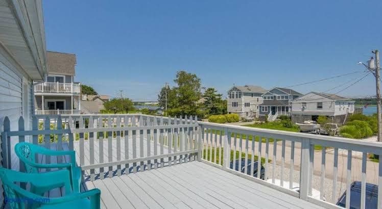 New cozy coastal retreat! - Entire Place, Hotel in Long Hill