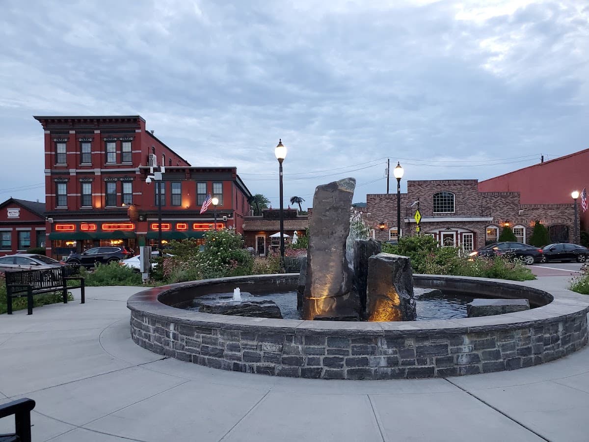 The Erie Hotel & Restaurant, Hotel in Port Jervis