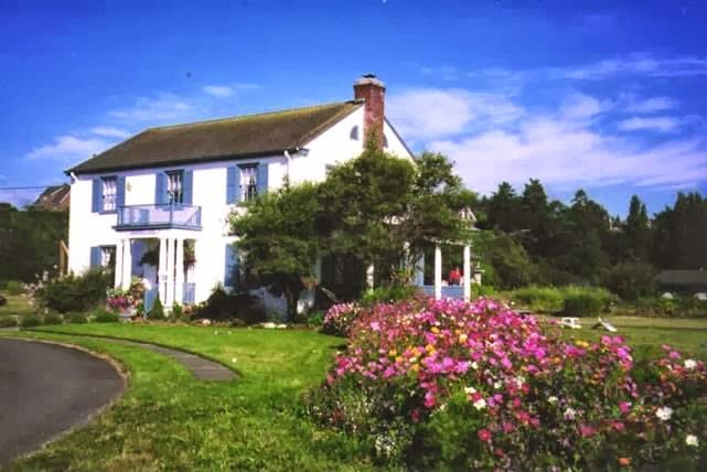 Commander's Beach House, Bed & Breakfast in Port Townsend