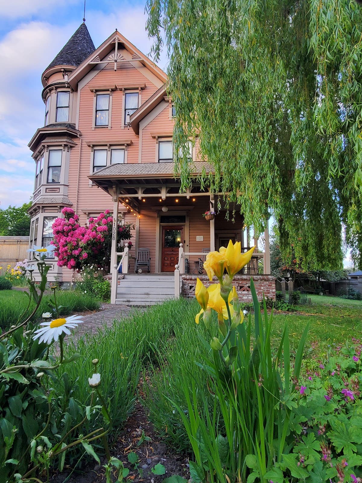 Adams Pragge House | 1889 Victorian Bed & Breakfast | Port Townsend, Hotel in Port Townsend