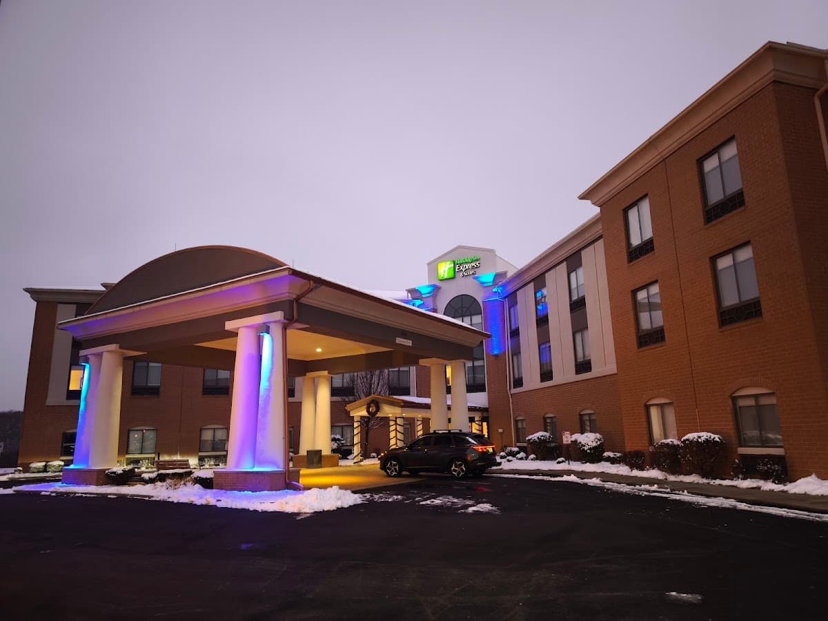Holiday Inn Express & Suites Akron Regional Airport Area by IHG, Hotel in Portage Lakes