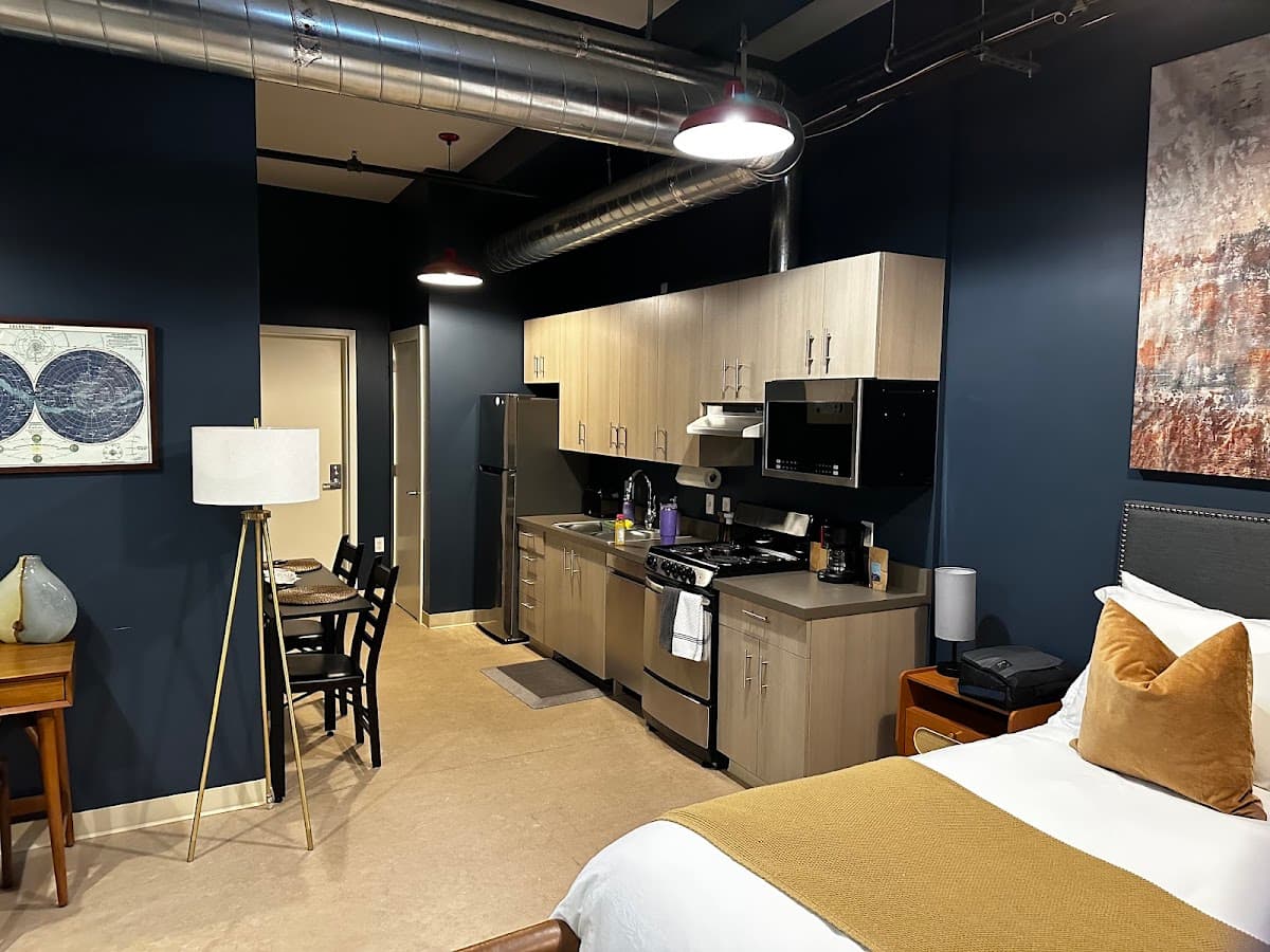 Violet Suites PDX Boutique Hotel, Hotel in Portland