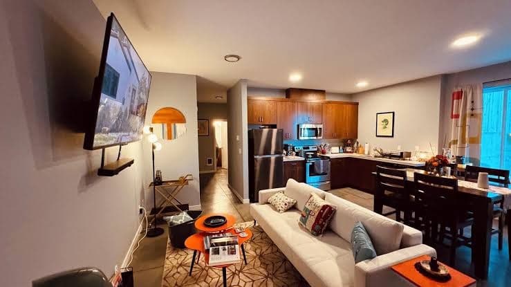 Spacious private whole guest house in NE Portland!, Guesthouse in North Portland