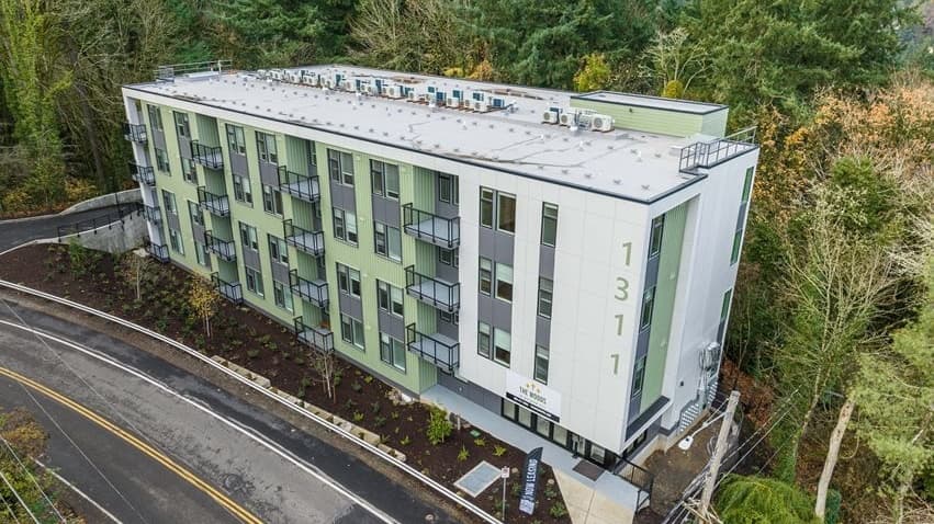 Landing Furnished Apts at The Woods on Marquam Hill, Hotel in Portland