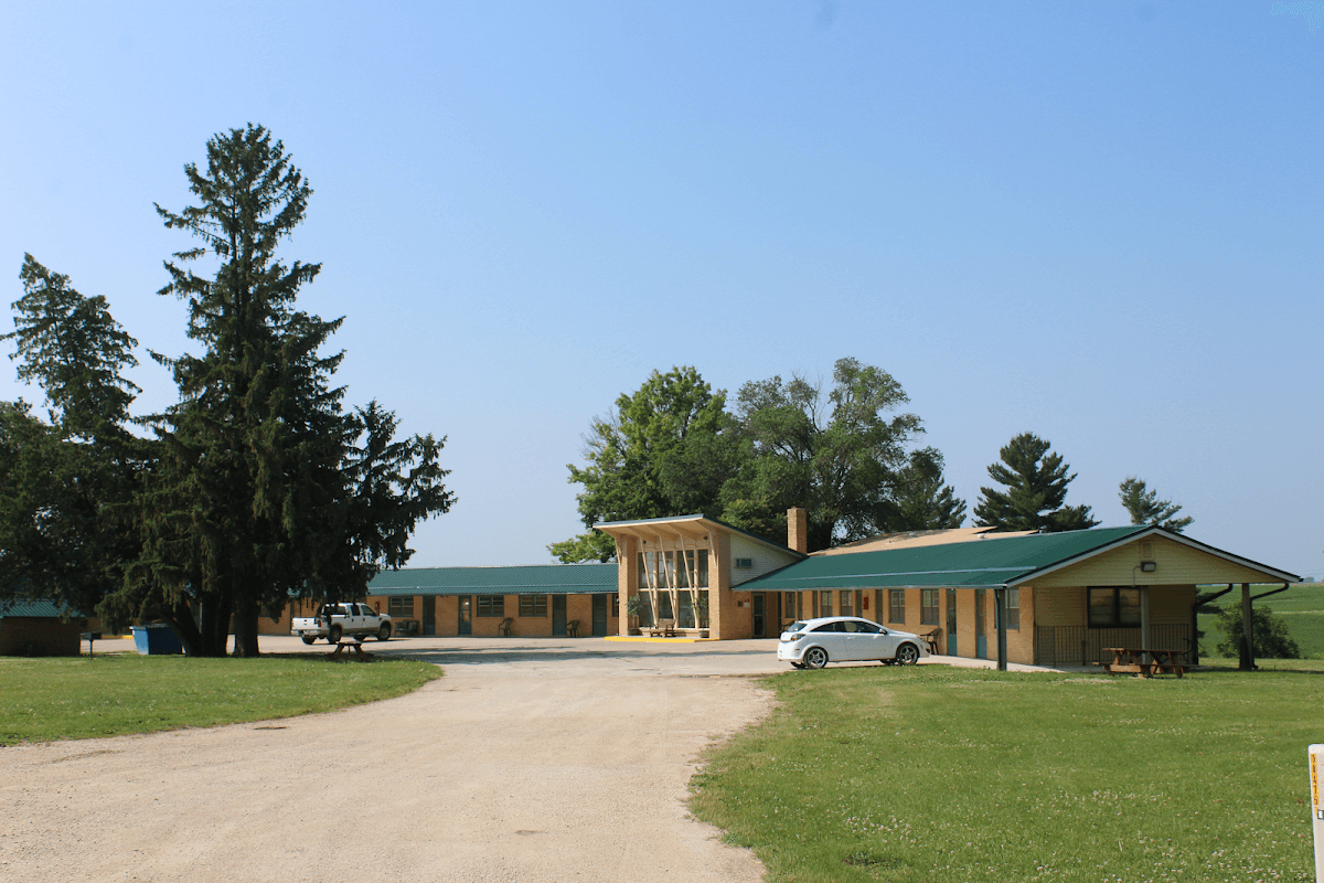 The Pines Motel, Hotel in Postville