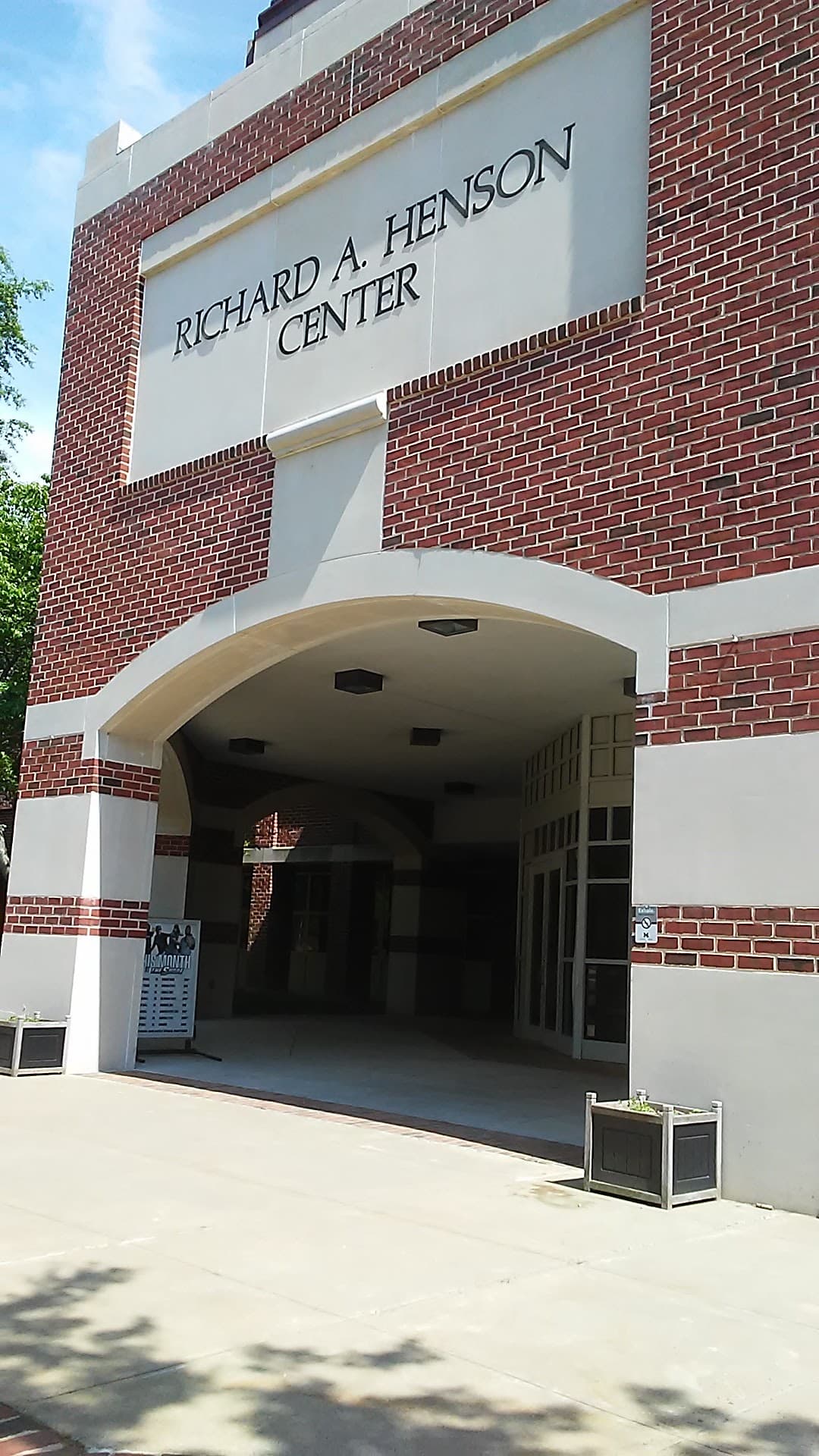 Richard Henson Center, Hotel in Princess Anne