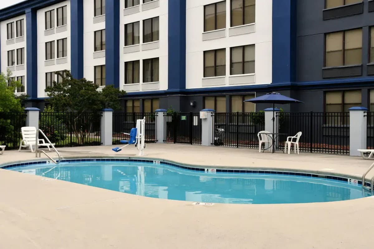 Clarion Pointe Jacksonville near Camp Lejeune, Hotel in Pumpkin Center
