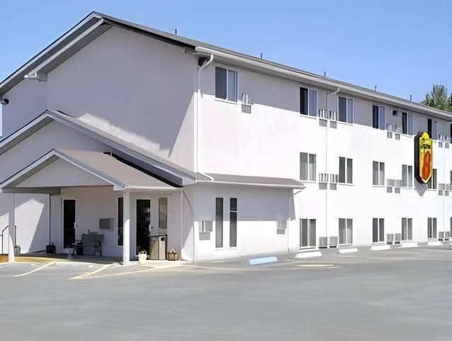 Super 8 by Wyndham Raton, Hotel in Raton
