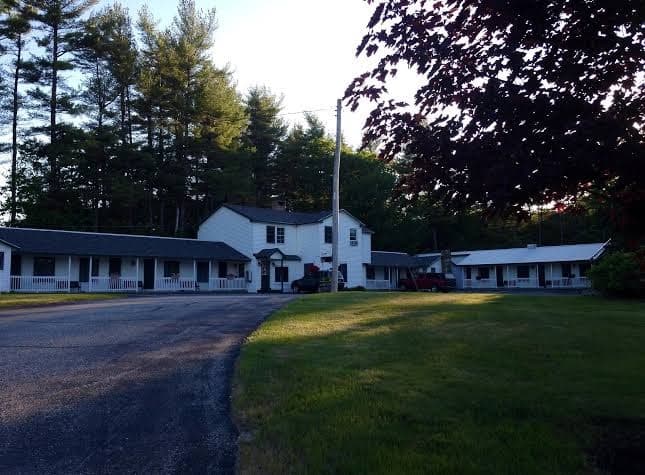 White Pines Inn, Hotel in Raymond