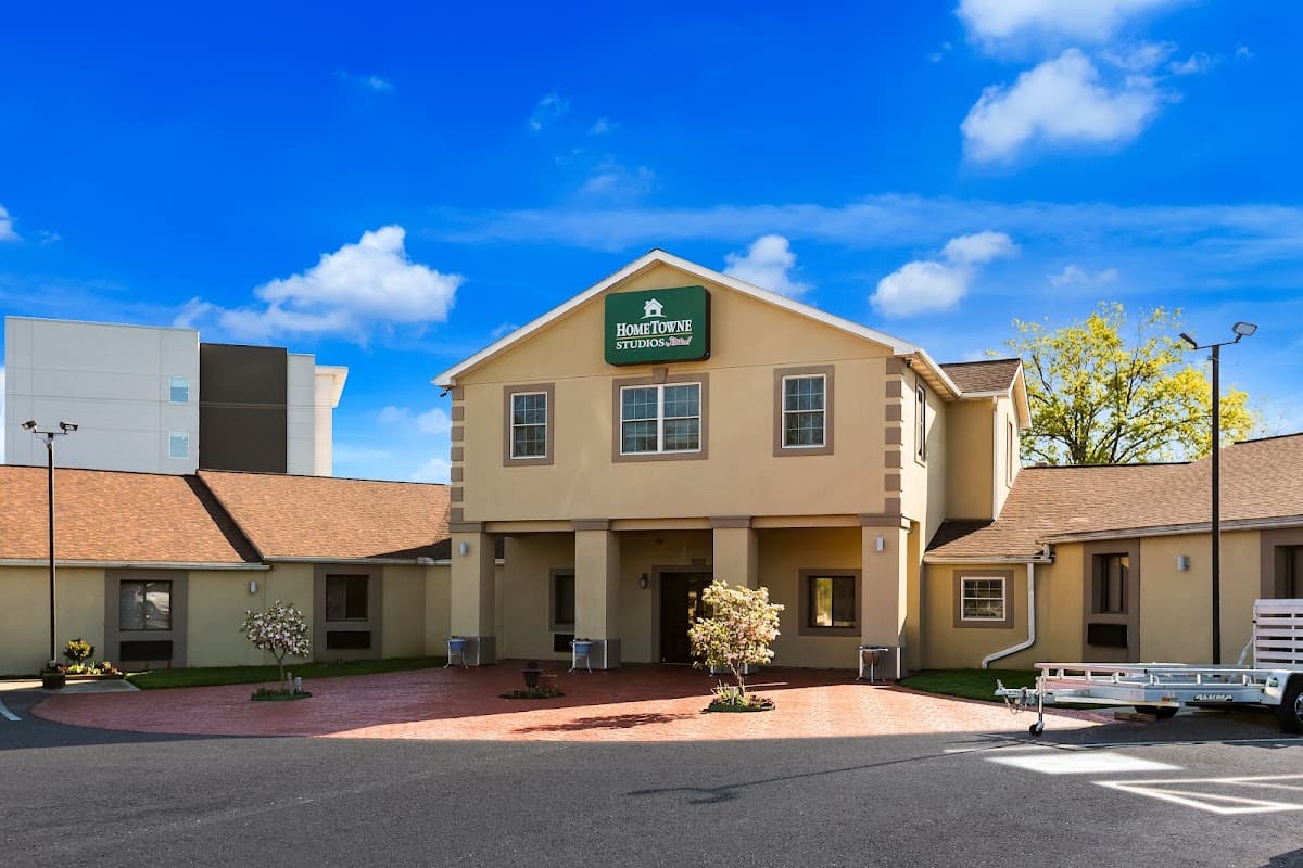 HomeTowne Studios Denver, PA, Hotel in Swartzville