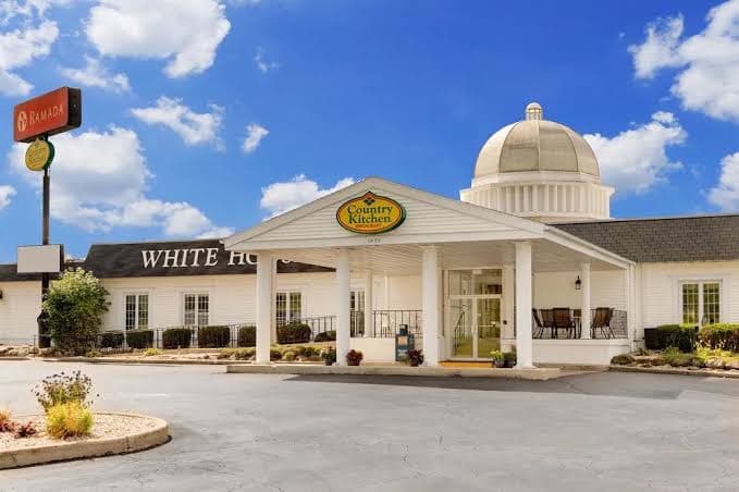 Ramada by Wyndham Richland Center, Hotel in Richland Center