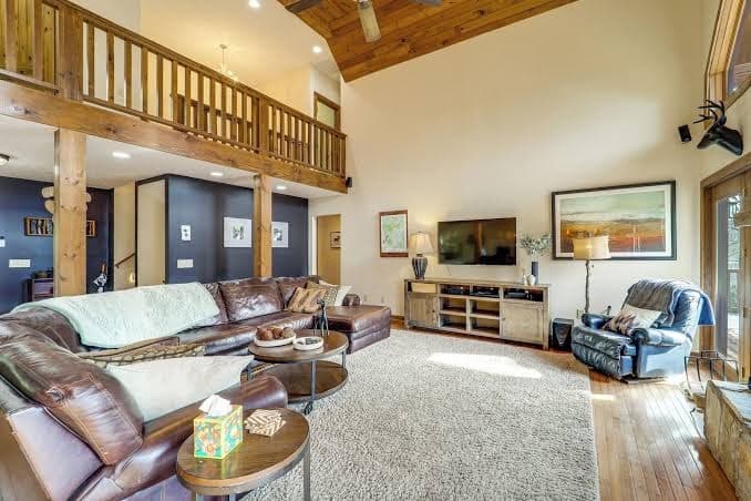 Mtn-view Deck, Game Room! Spacious Elk Park Lodge, Lodge in Roan Mountain