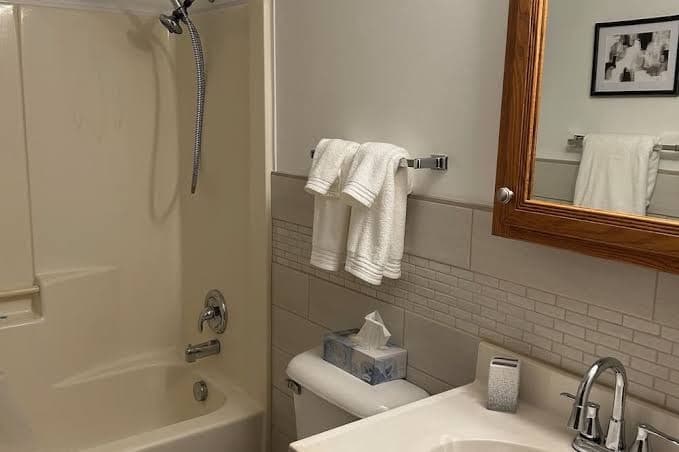 Why stay at a hotel, when you can stay here!, Hotel in Rock Falls