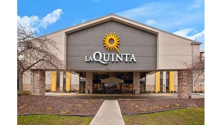 La Quinta Inn & Suites by Wyndham Detroit Metro Airport, Hotel in Romulus