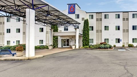 Motel 6 Roseburg, OR - I-5, Hotel in Roseburg North